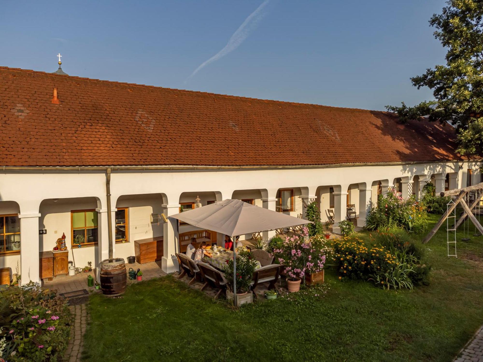 Hotel Weingut Bohrn Himmelbett Herrnbaumgarten Zewnętrze zdjęcie